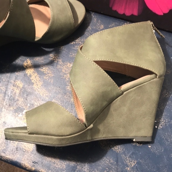 NEW Michael Antonio Green Wedge Shoe 7.5 - Picture 6 of 8